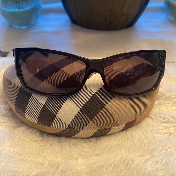 Authentic Burberry sunglasses! - Picture 1 of 4